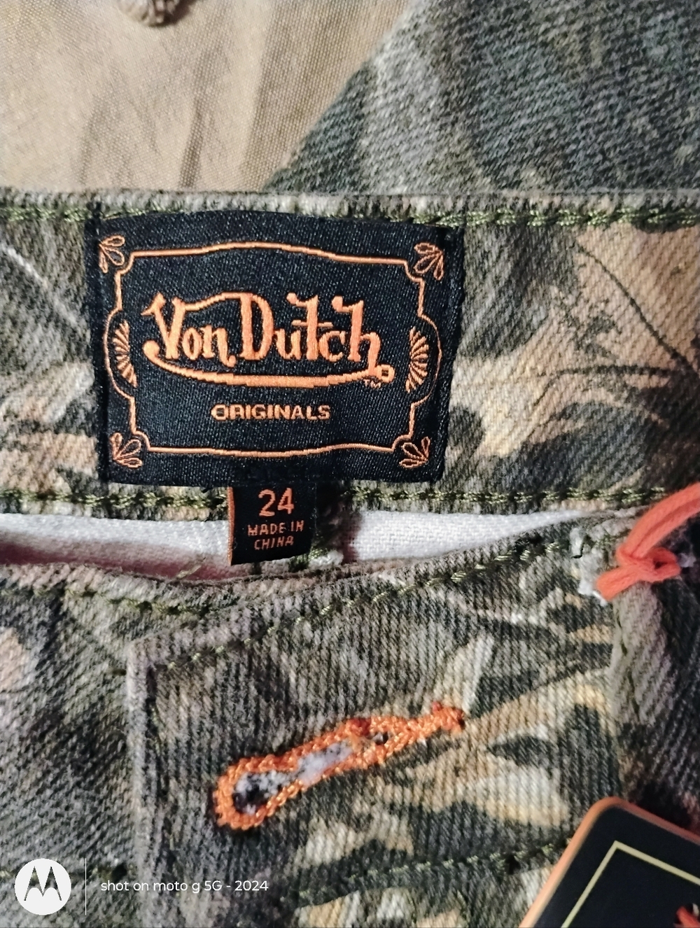 Von Dutch Green/Brown Camo Cargo Pants with Patch NWT - Picture 4 of 7